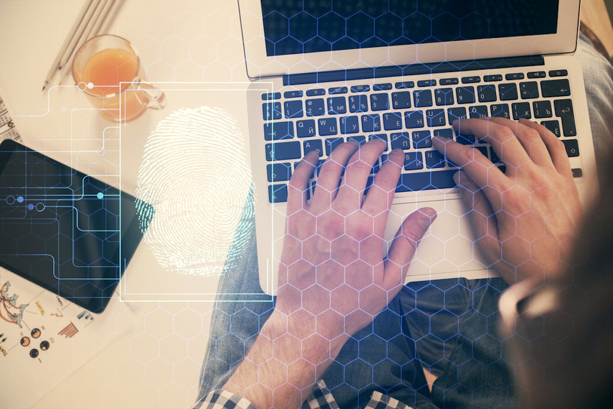 Clavier d'ordinateur et empreinte digitale