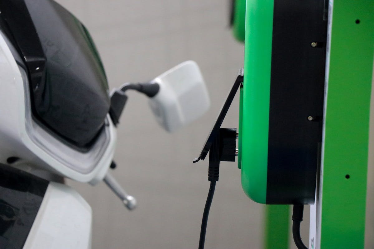 Deux roues electrique en chargement