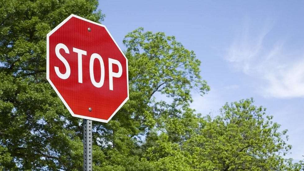 Panneau de stop hors agglomeration