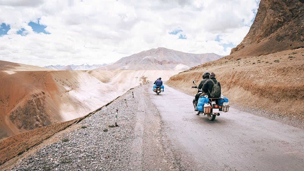 Transport d'un passager a l'arriere d'une moto
