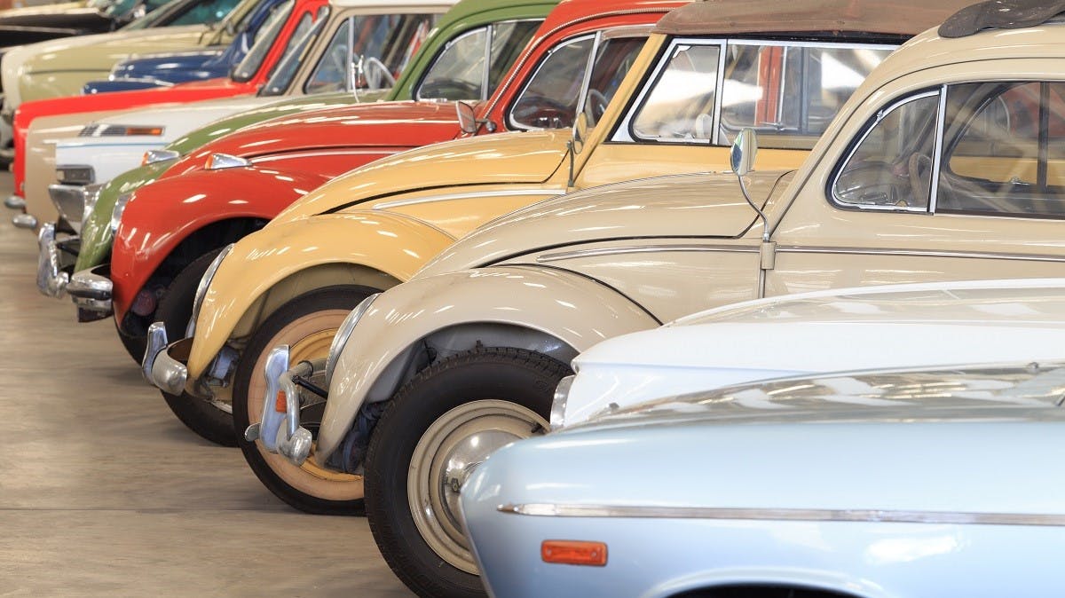 Groupe de voitures anciennes