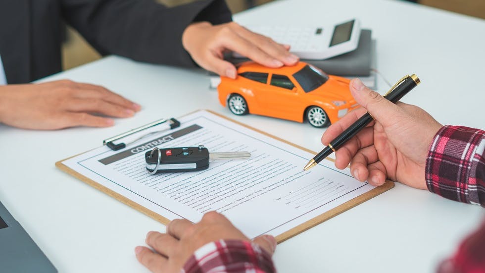 Signature d'un contrat d'assurance auto