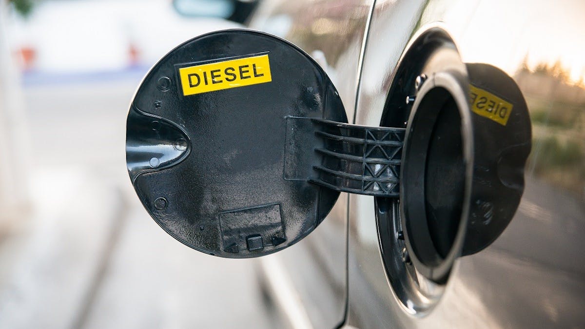 Interieur du couvercle de reservoir d'une voiture diesel