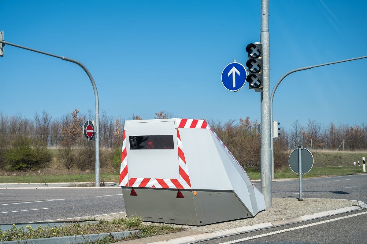 Radar de chantier flashant des conducteurs