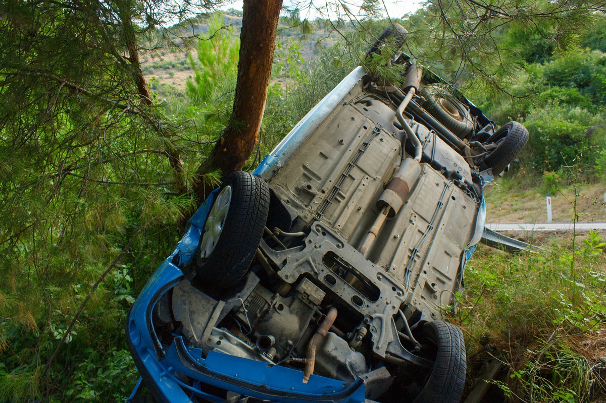 Un Automobiliste Fait Une Chute De 80 Mètres Dans Un Ravin Du Lot Et Survit