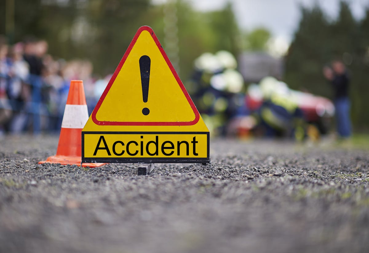 Panneau jaune accident