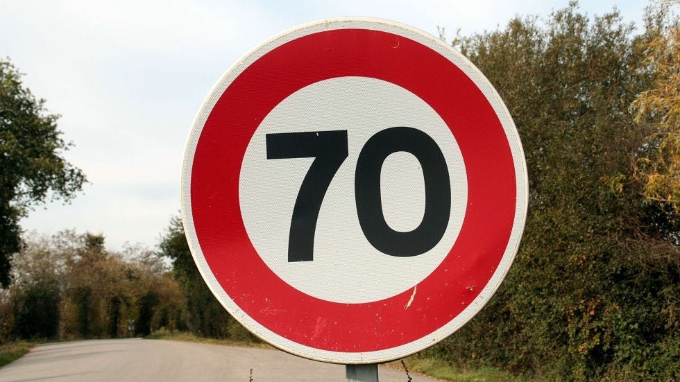 Panneau de limitation de vitesse a 70 km/h