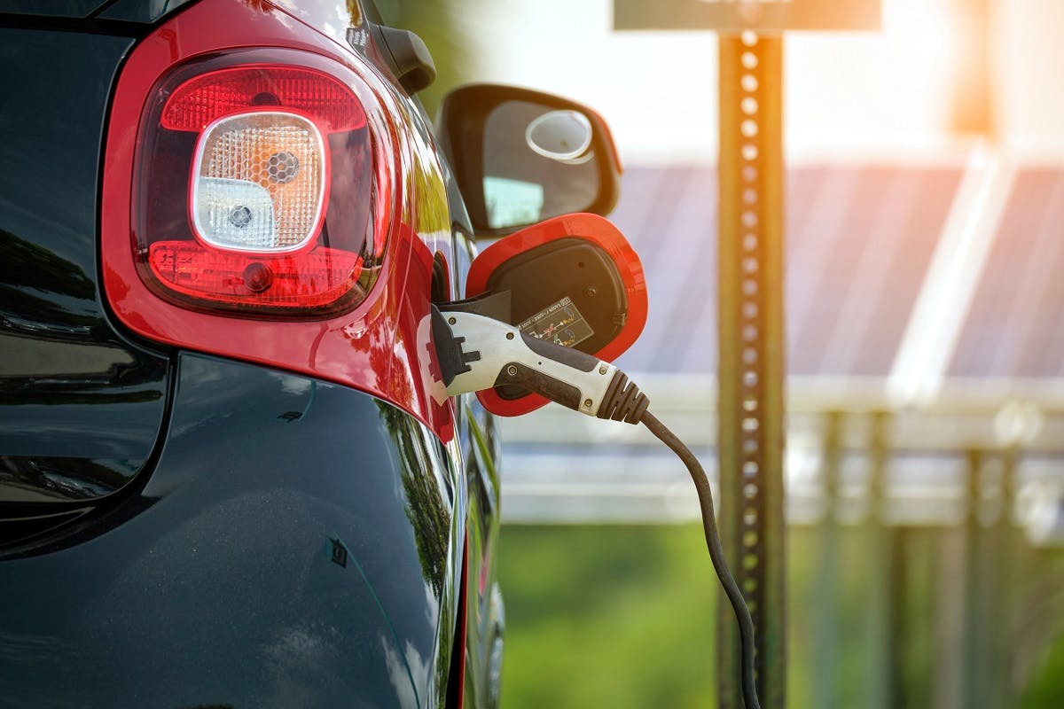 Voiture electrique en recharge