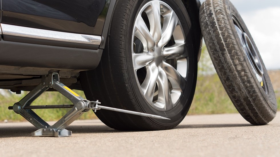 Comment Positionner Un Cric Sous Une Automobile ? Ornikar