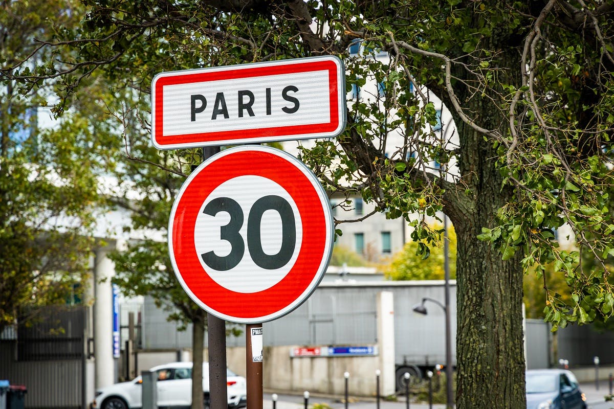 Panneau de limitation a 30 km heure a Paris