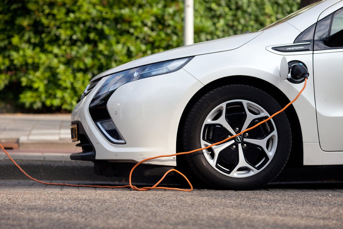 Voiture électrique en train de charger