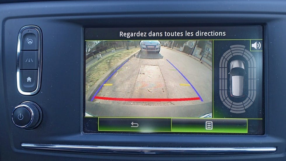 Ecran d'une camera de recul equipee sur une automobile