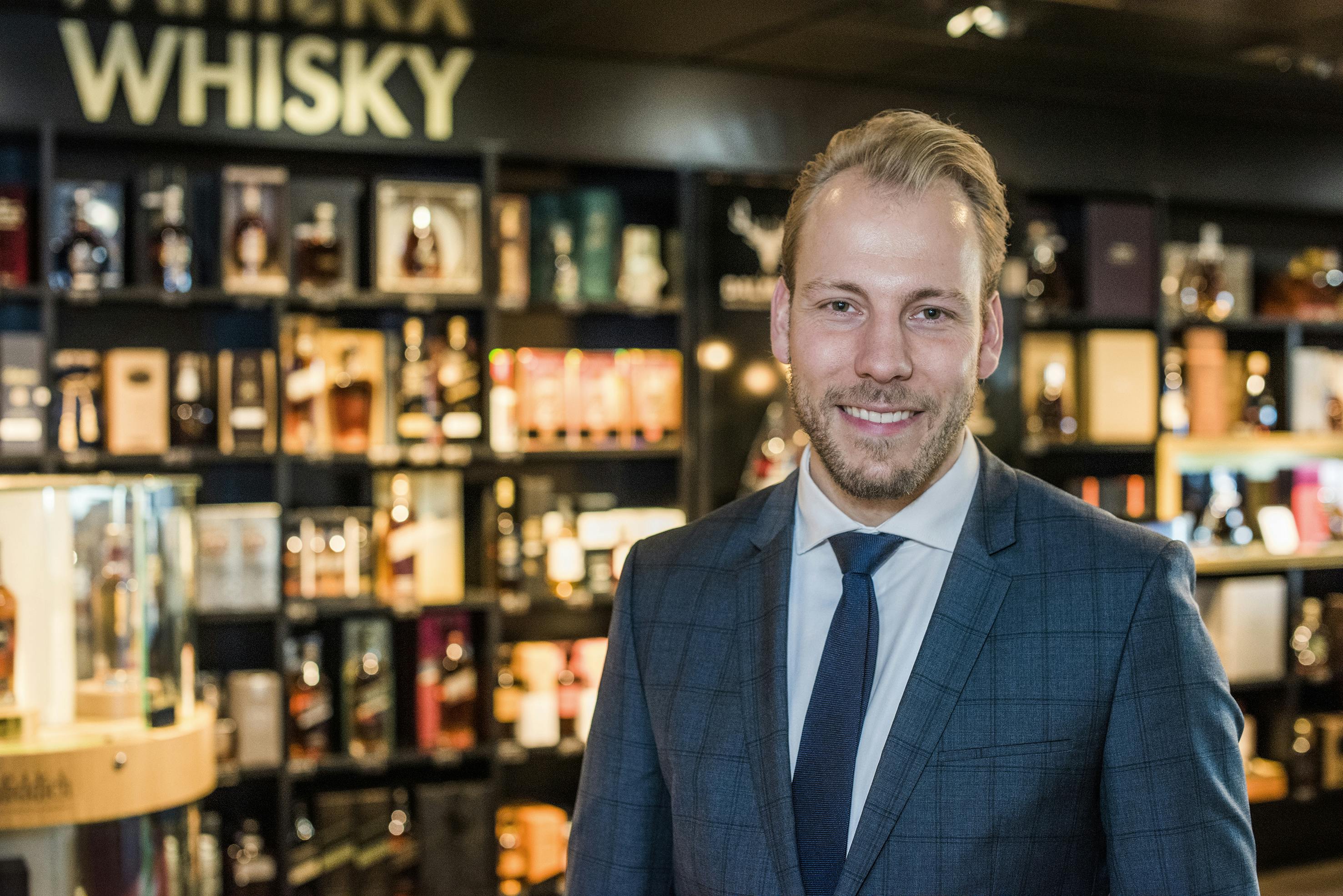 Portrait Simon Asmus, Managing Director Schiphol Airport Retail