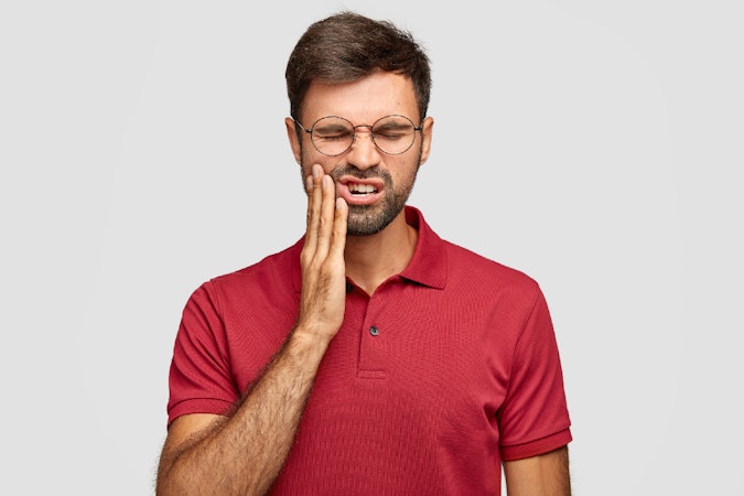 douleurs dentaires dans le cadre d'un traitement orthodontique par gouttières dentaires