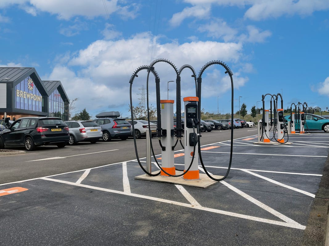 8 Osprey chargepoints at an ultra-rapid charging hub at Brewpoint Pub and Restaurant