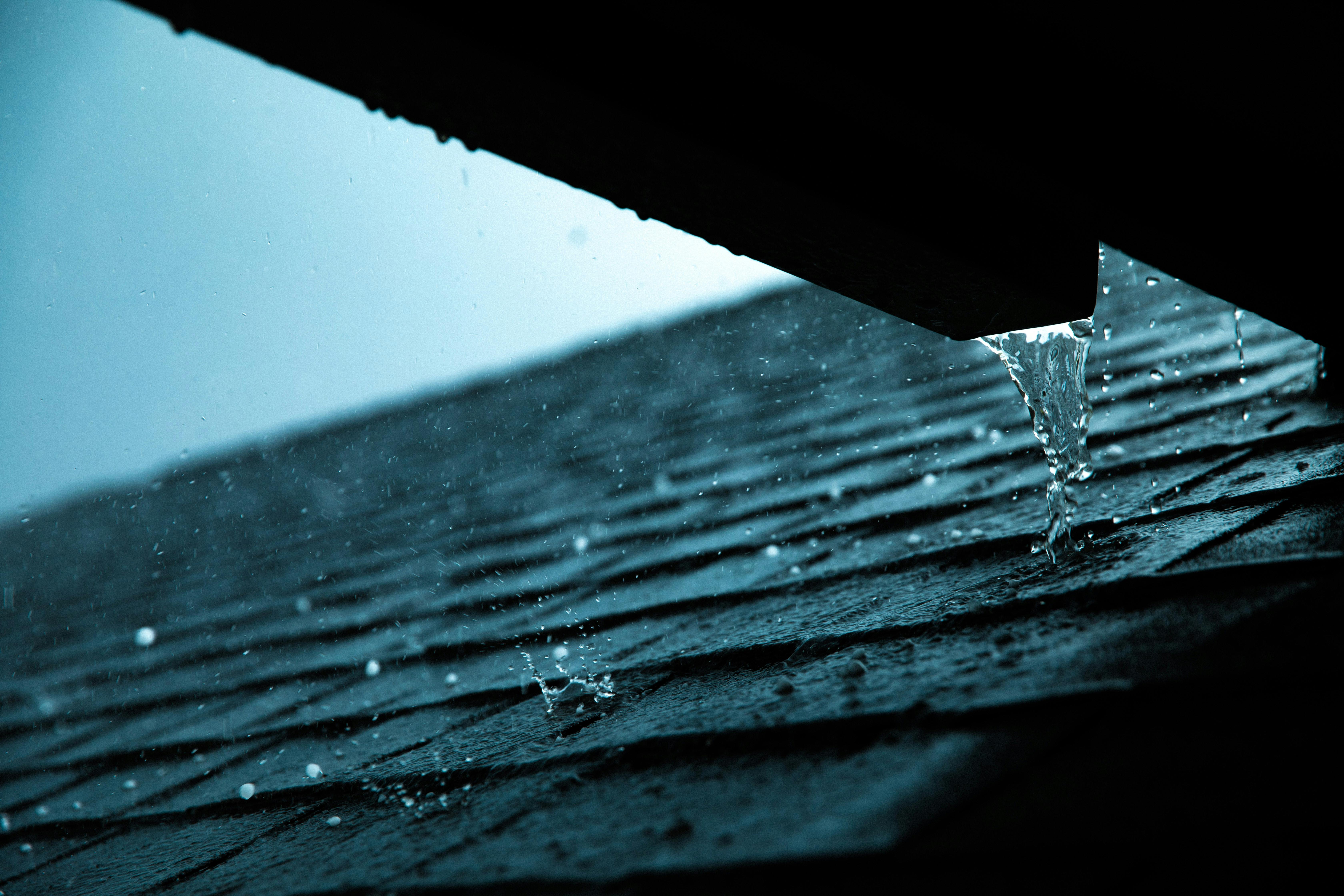 a photo of a rainy roof