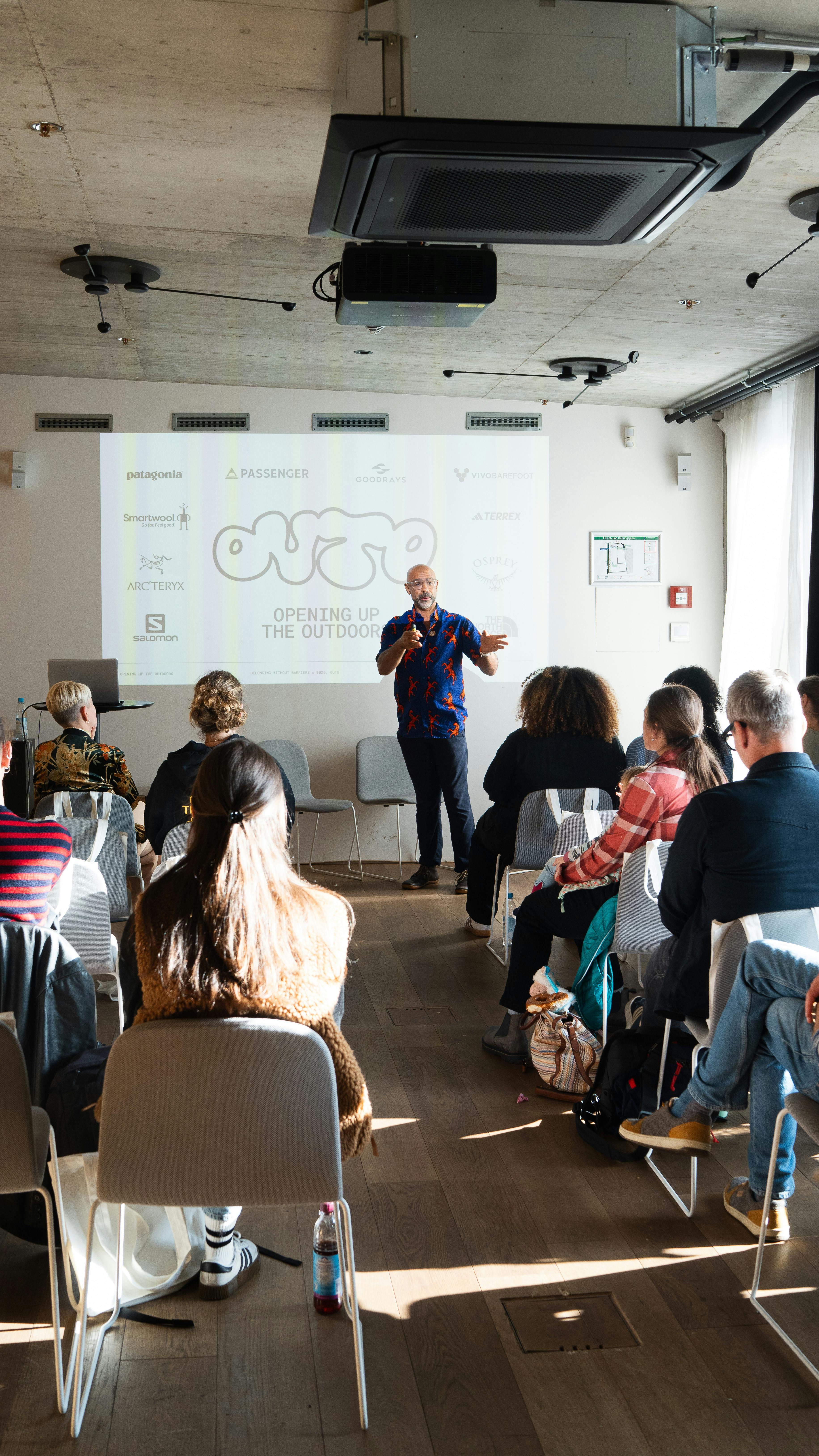 Keme Nzerem reviewing the research findings. Fotos: Geosvany Cafasso