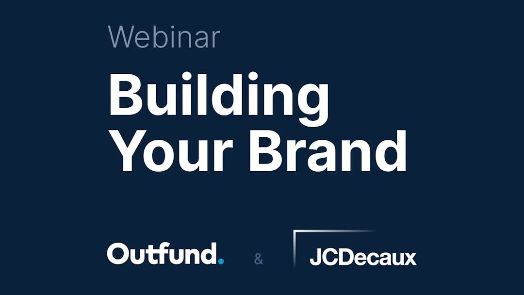 Imagen del póster del seminario web Cómo construir su marca: vídeo de JCDecaux y Outfund