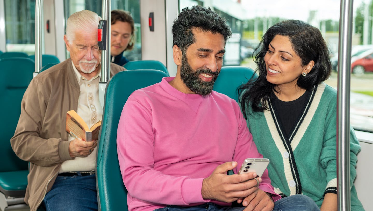 mensen in de bus