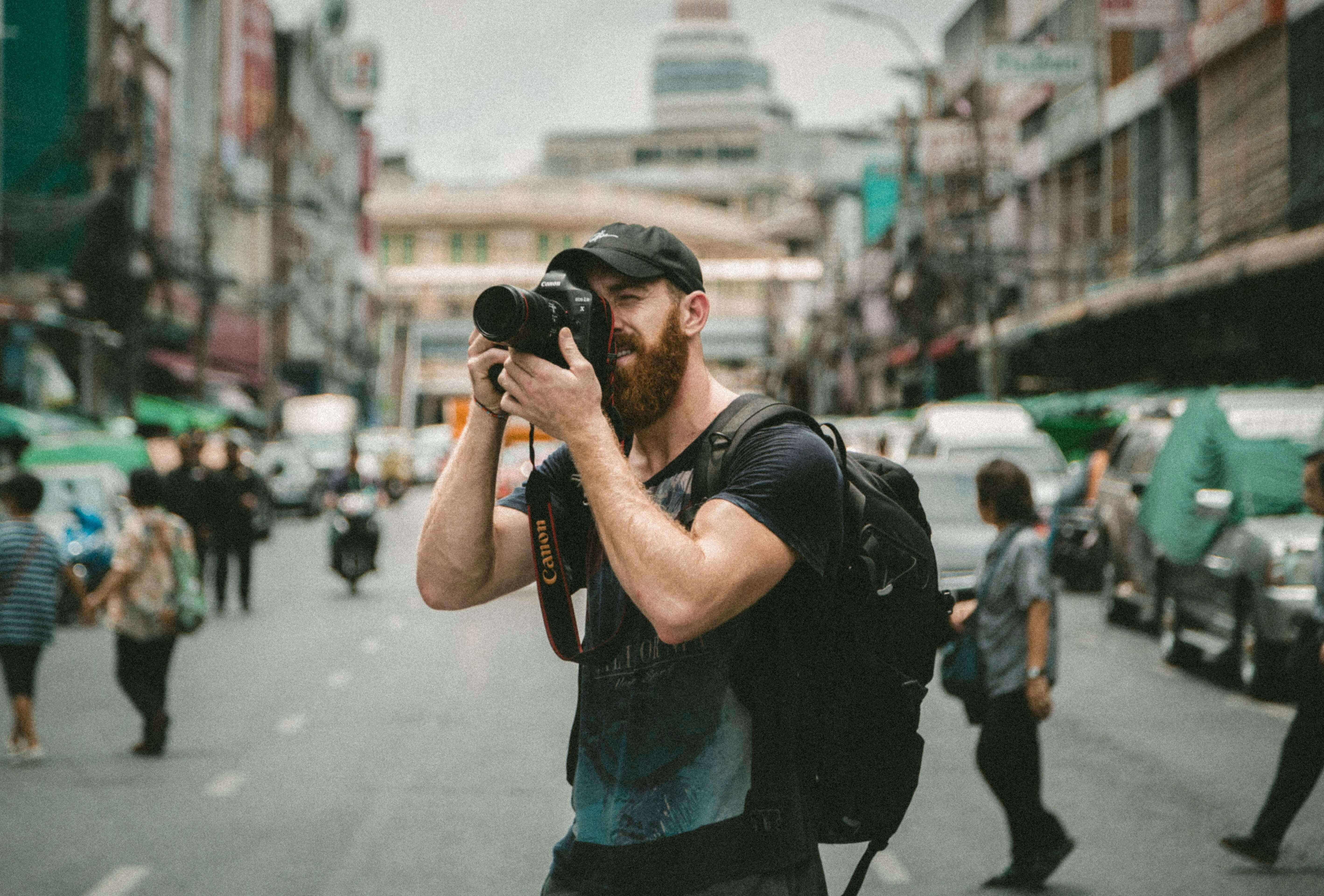 How do freelance photographers make money?