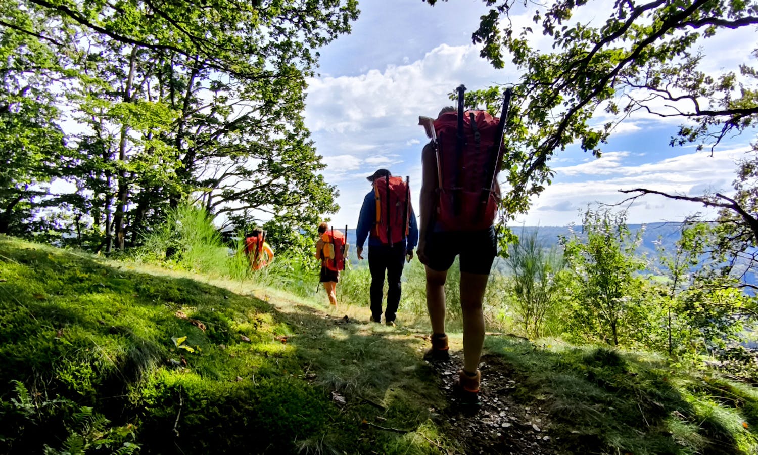 hiking tijdens de packraft trail semois