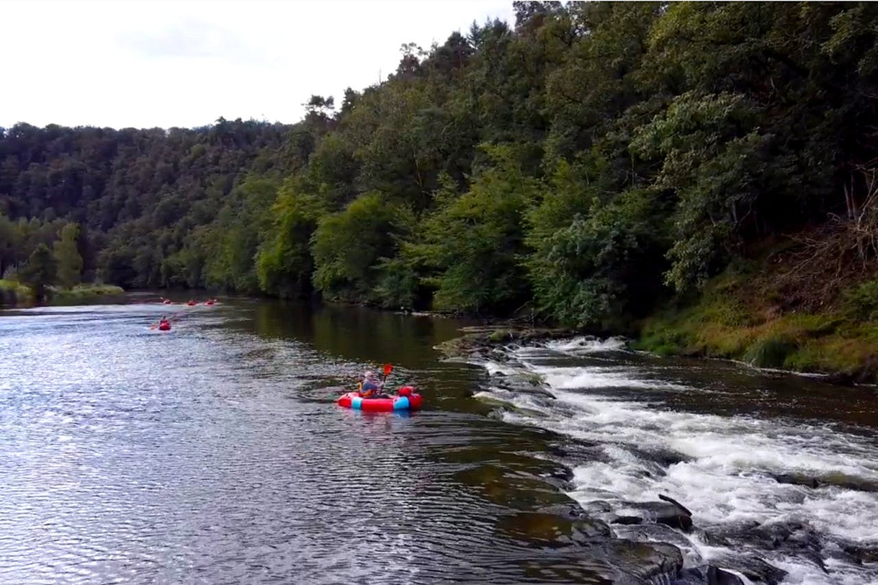 Stroomversnelling in de Ardennen tijdens de packraft trip