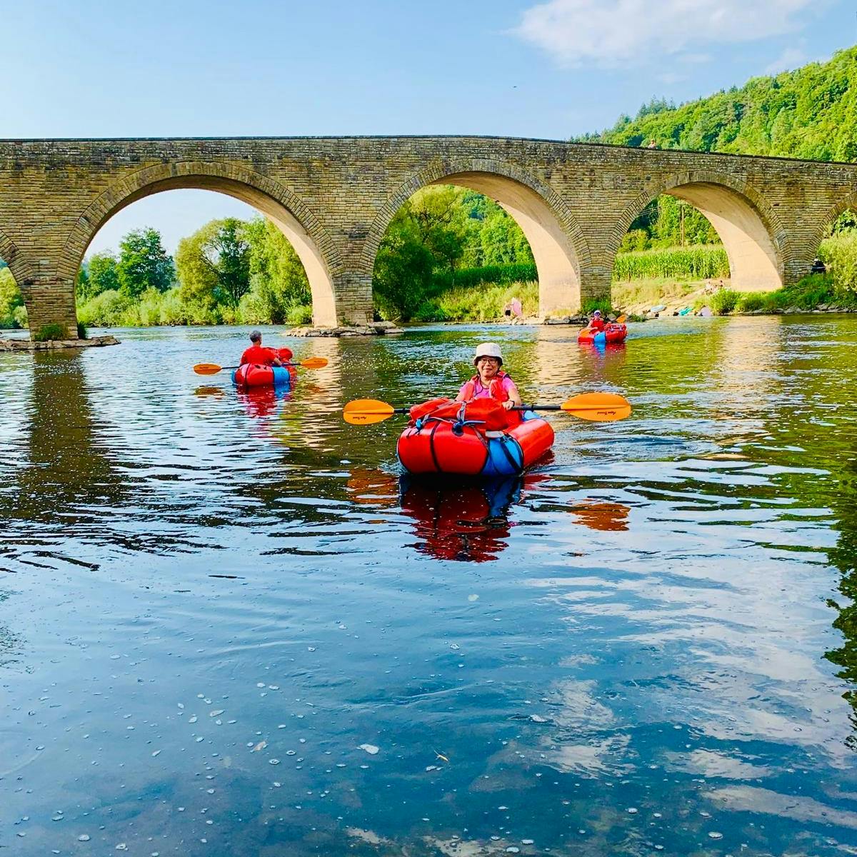 packrafting under de bridge