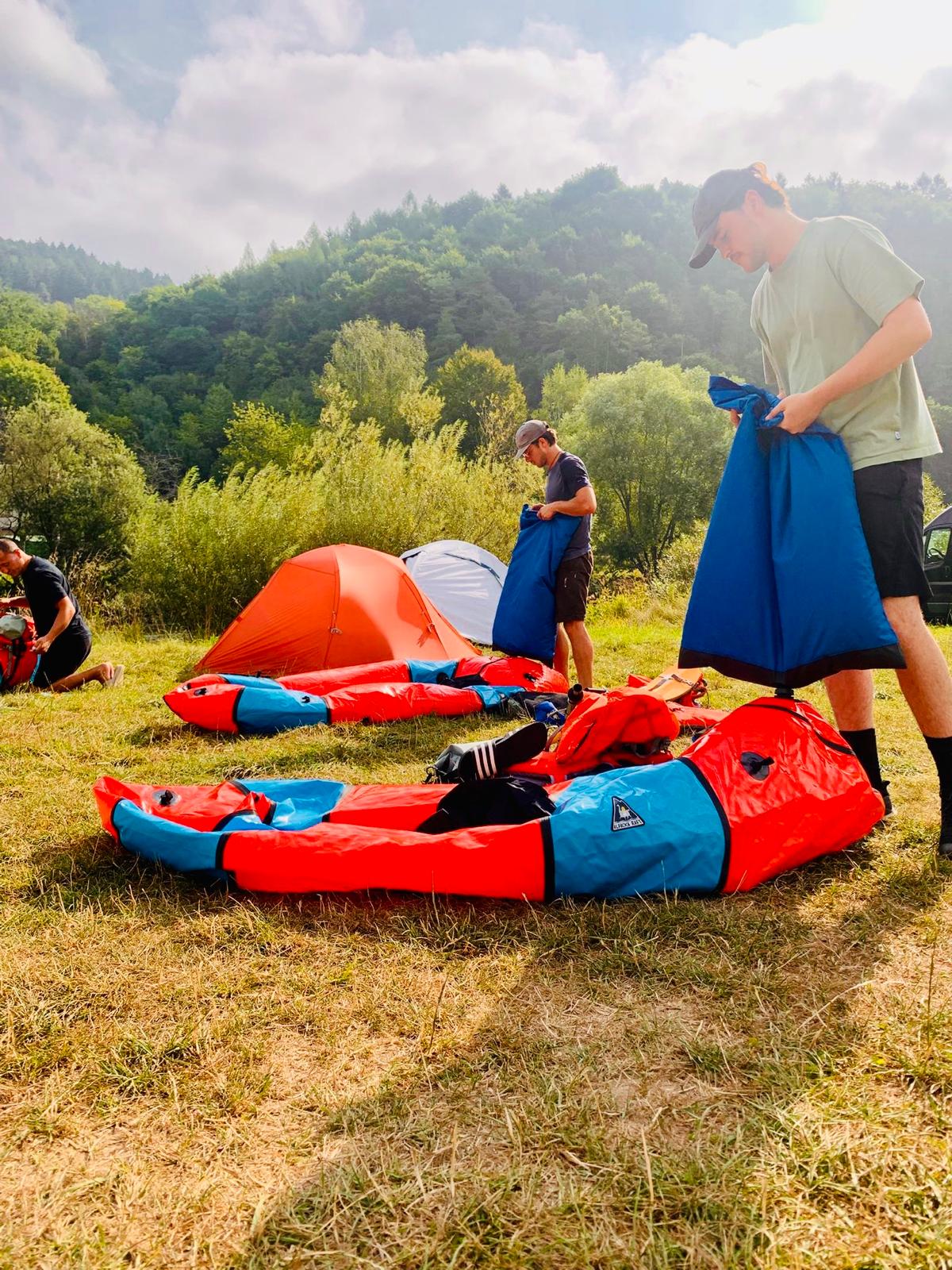 Meerdaagse packraft-expeditie met base-camp en kamperen