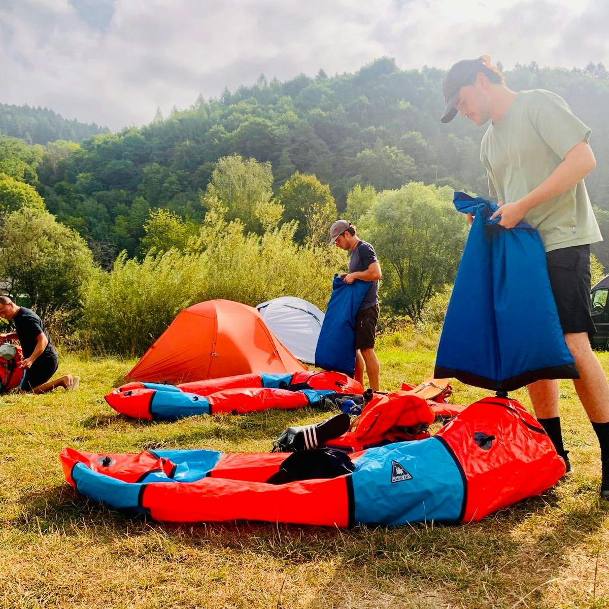 De packraft opblazen