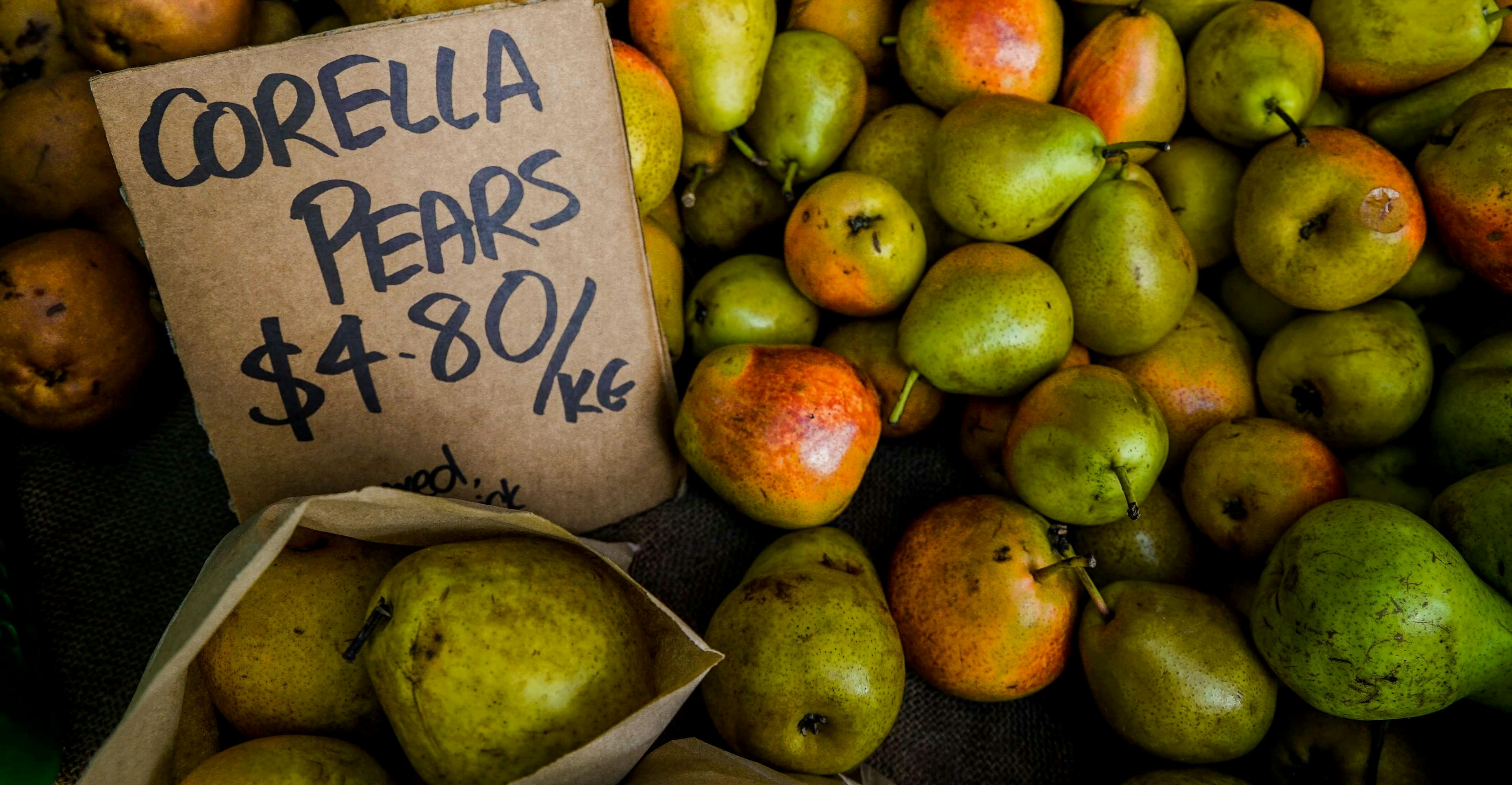 Pricing strategy: Corella pears in a grocery store with a pricing sign per kilo