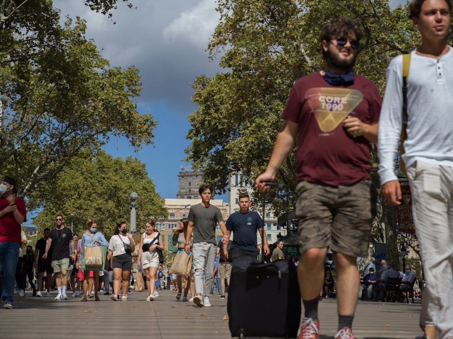 Tourists in Barcelona, Samuel Aranda for The New York Times
