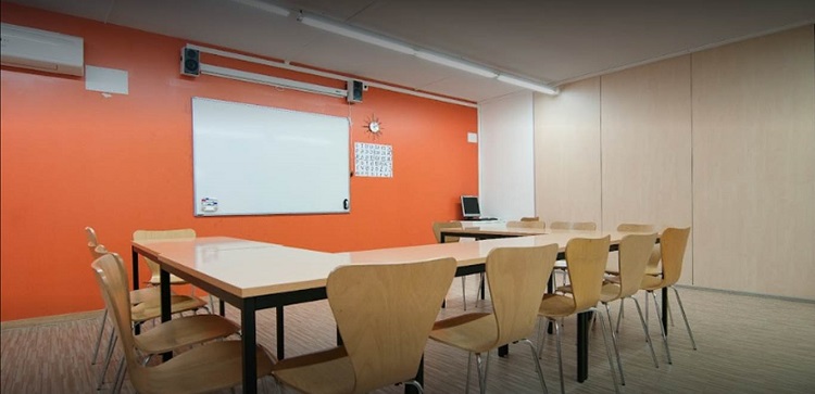 Sal&oacute;n de clases de Oxford House