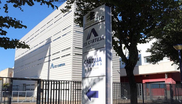 Caruja idiomas fachada en Sevilla