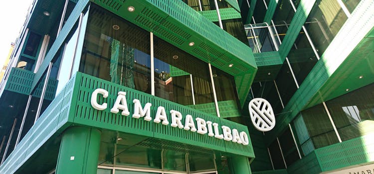 Fachada de Camaarbilbao Languages
