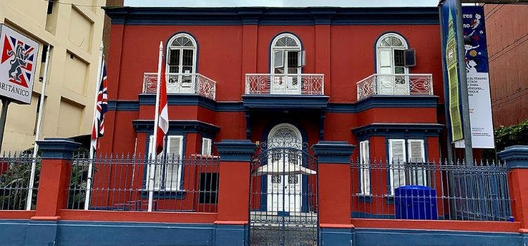 Fachada curso Britanico