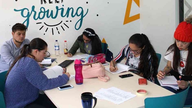 Sal&oacute;n de clases del centro de idiomas ULA | Grupo de estudiantes