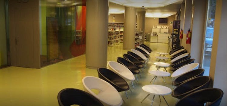 Salas comunes en British Council Barcelona.