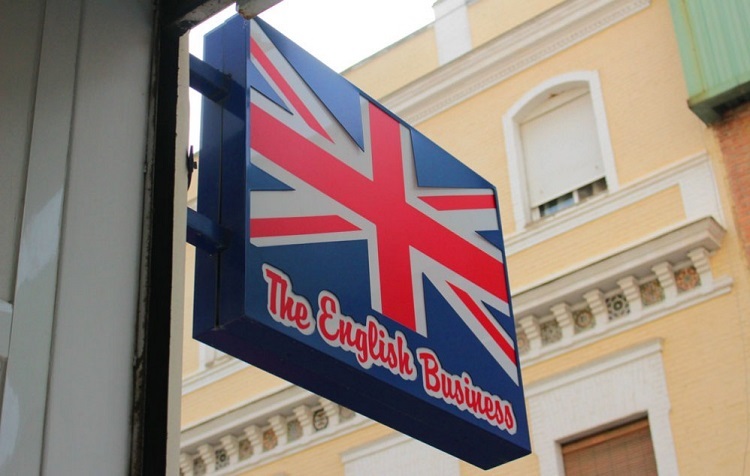 Logo del curso The English Business en Sevilla.