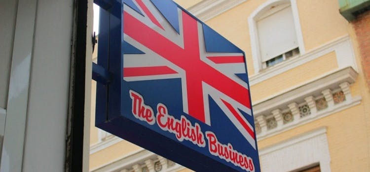 Logo del curso The English Business en Sevilla.