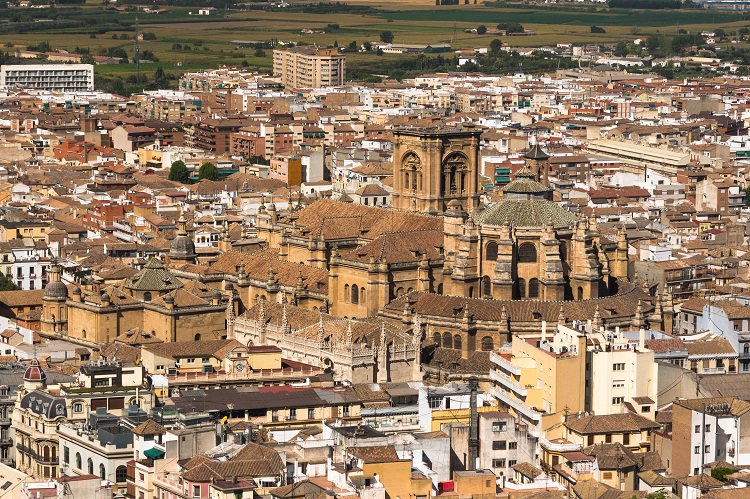 Ciudad con muchas construcciones | Granada.