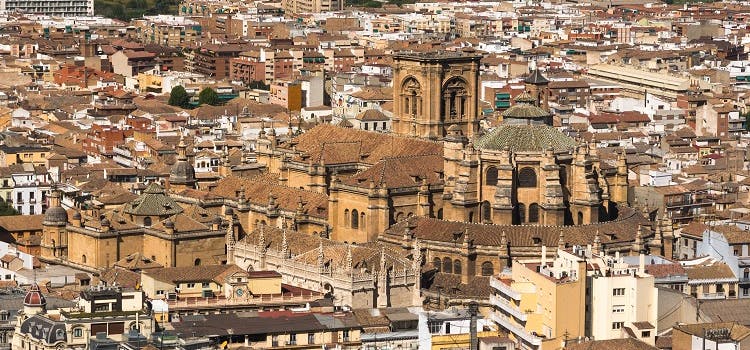 Ciudad con muchas construcciones | Granada.