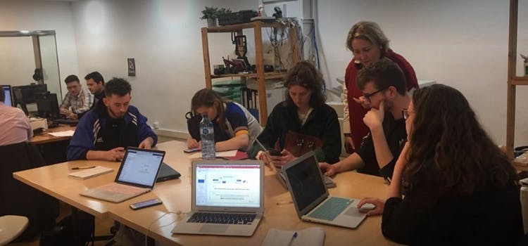 Grupo de estudiantes en Oxinity Barcelona