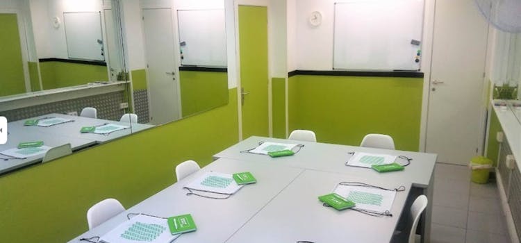 Salón de clases en Exit Idiomes en Granollers