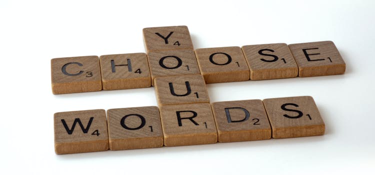 Parole come blocchi di legno incrociati