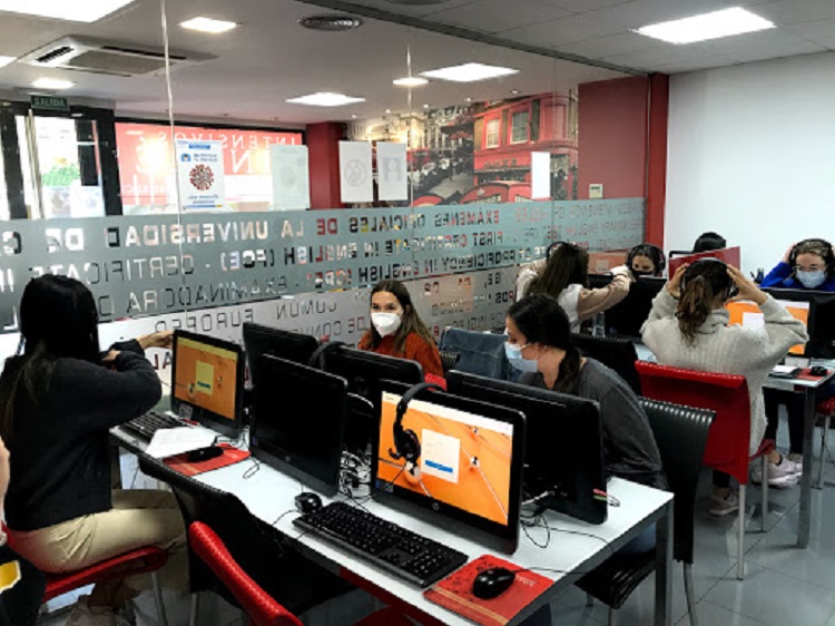 Sal&oacute;n de clases de Instituto Kelington | Granada