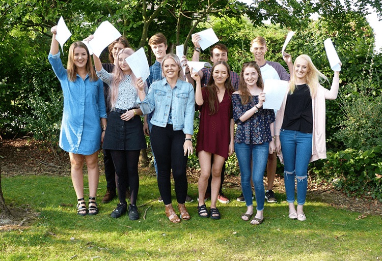 Alumnos de la academia de ingl&eacute;s "Inglessa"