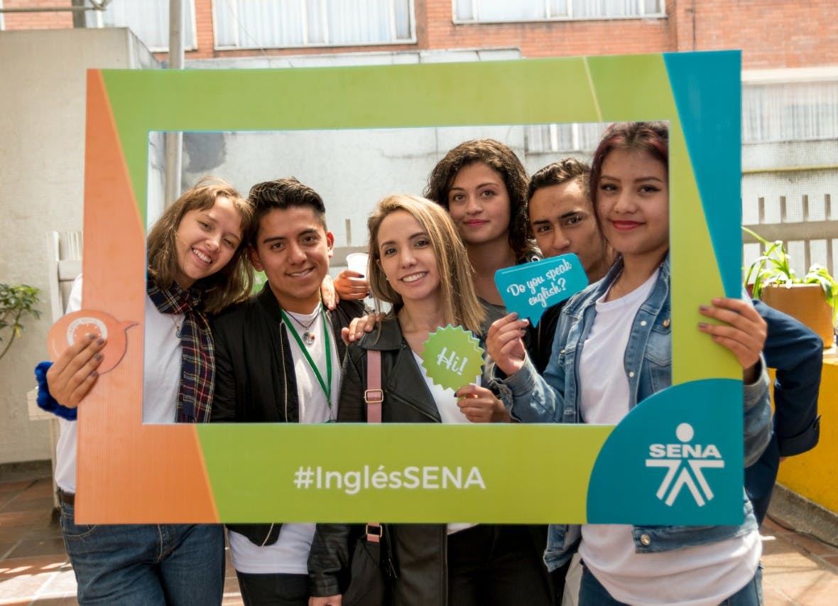 grupo de estudiantes sena