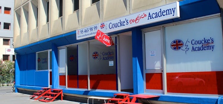 Fachada del curso de inglés Coucke's English Academy en Sevilla.