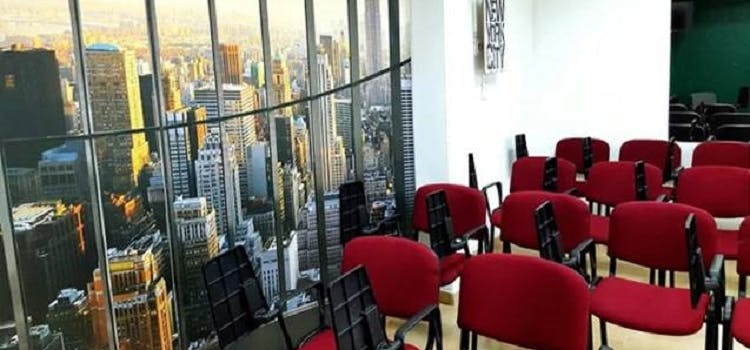 Aprender inglés con New Language Institute | Salón de clases en sevilla