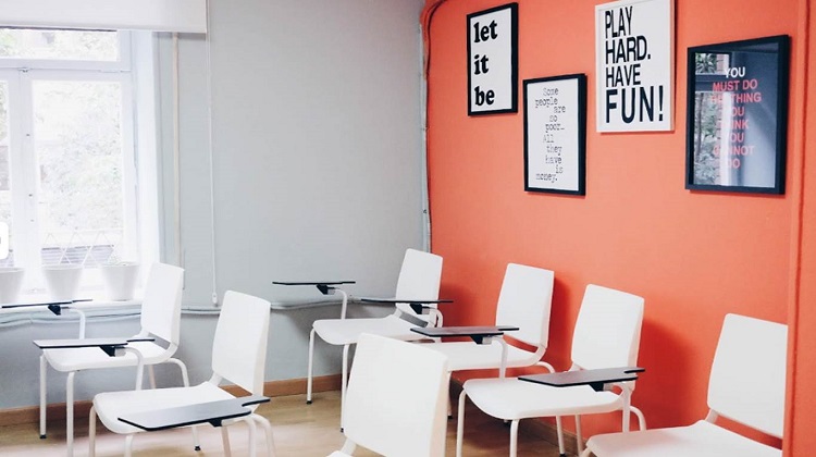 Sal&oacute;n de clases en That's Fun - academias en madrid